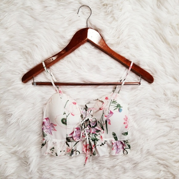 l'atiste by amy Tops - L'atiste By Amy Cropped Lace Up Summer Top
